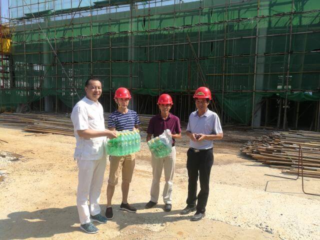 公司工会开展“送清凉”活动