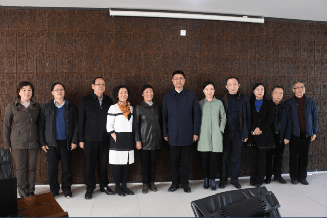 湖北省商务厅党组书记、厅长秦军一行到赵李桥茶厂调研