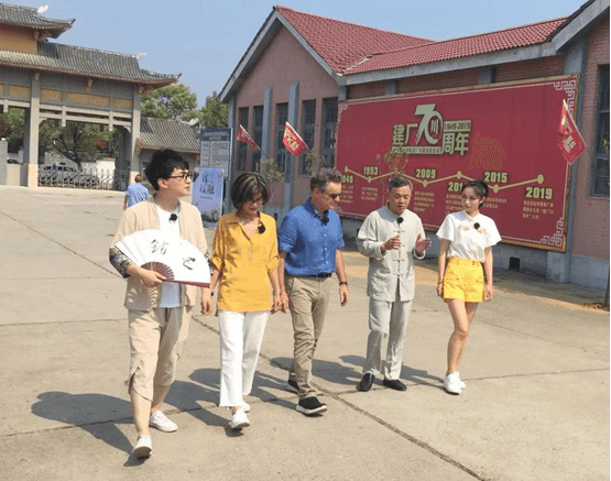 《大美湖北—走进咸宁》 唯独“爱”你米砖茶