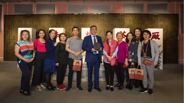 【茶业大会】相聚赤壁 共谋发展 哈萨克斯坦代表团走进赵李桥茶厂