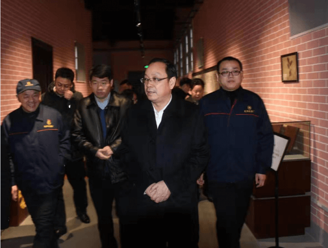 擦亮“赤壁青砖茶”金字招牌  赤壁市领导调研赵李桥茶厂