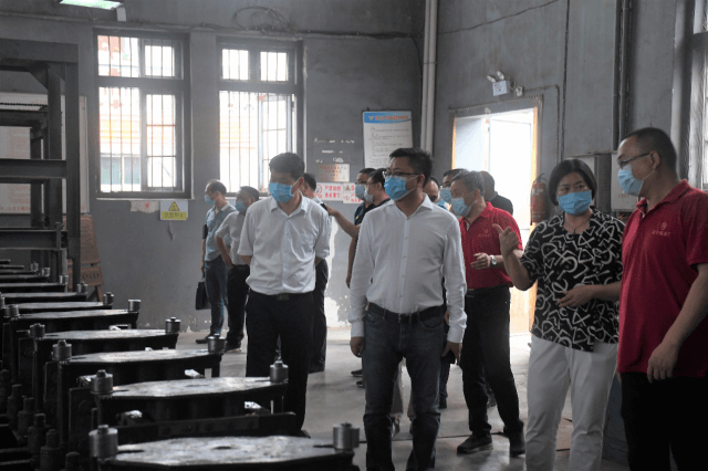 咸宁市副市长谭海华一行调研湖北省赵李桥茶厂