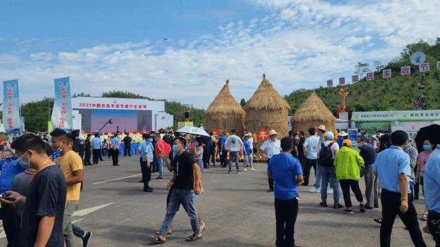 赵李桥茶厂参加“品砖茶•庆丰收•感党恩”2021 中国农民丰收节咸宁庆祝活动