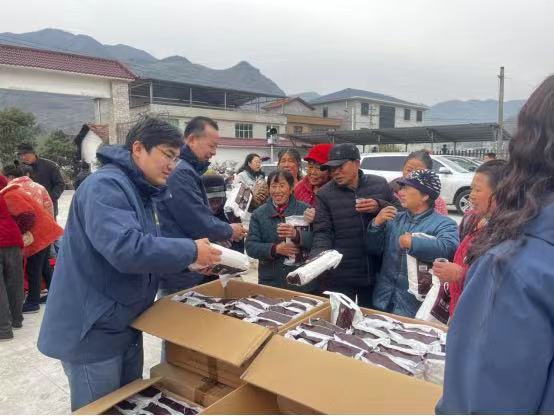 冬日暖心，楚天好茶走进孟垅村