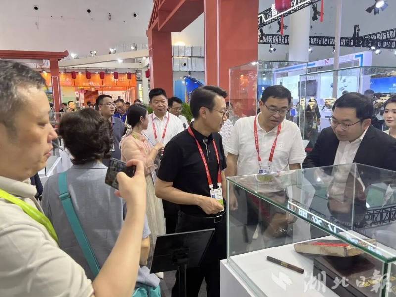 ​第六届消博会“镇店之宝”展 湖北唯一入选宝物来自楚天好茶——赵李桥茶厂